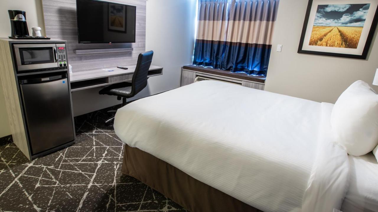 Hotel Microtel & By Wyndham Lloydminster
