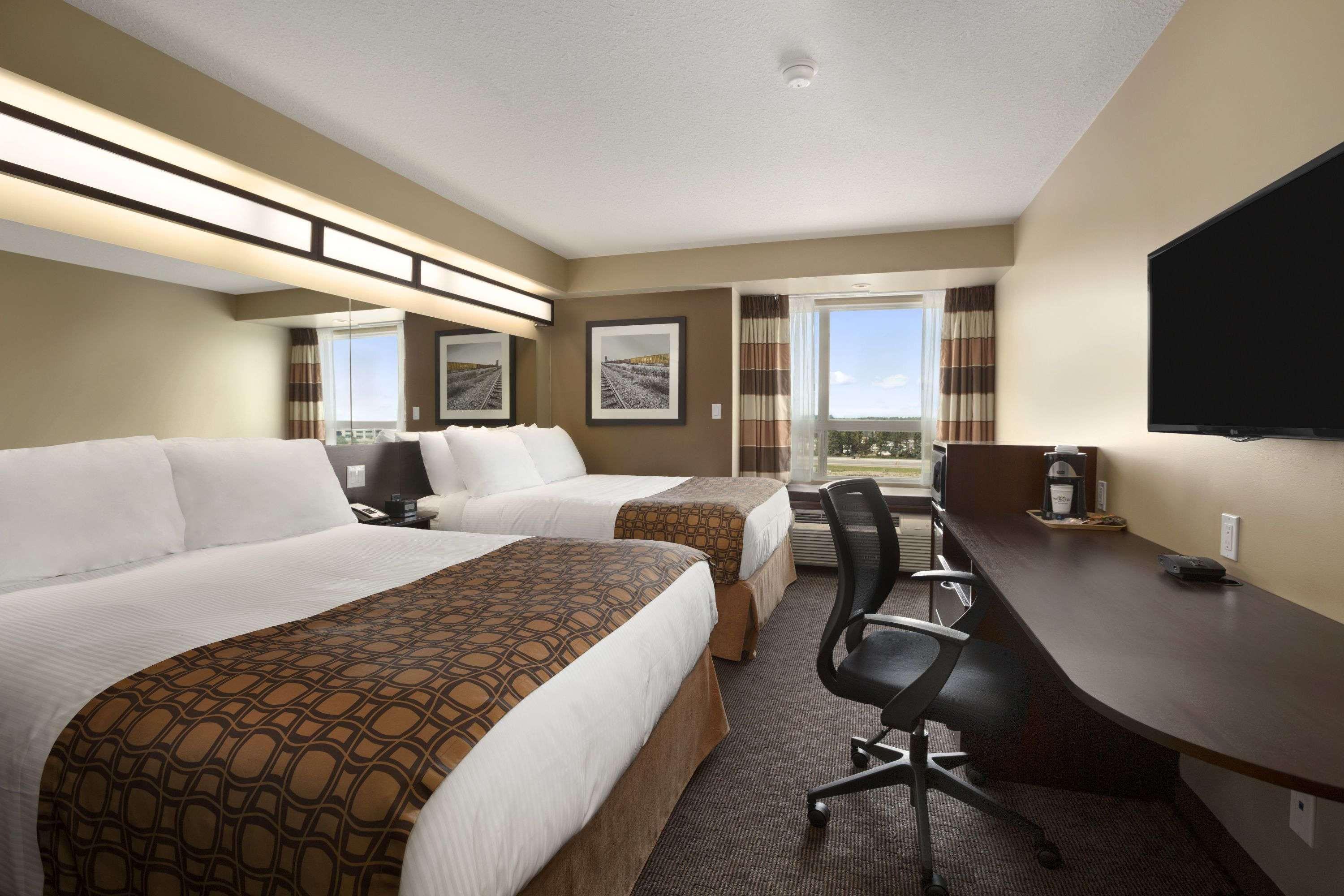 Hotel Microtel & By Wyndham Lloydminster