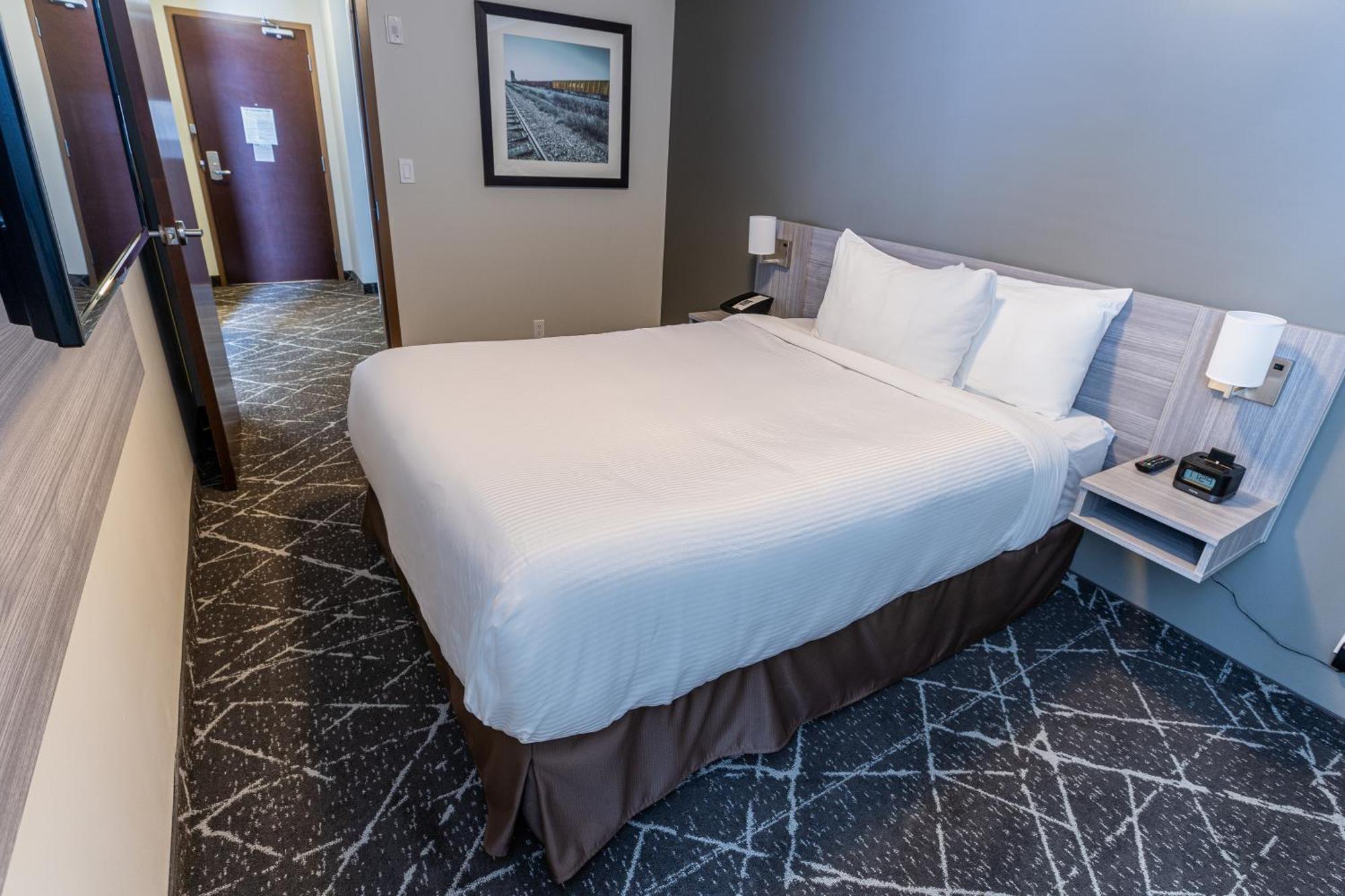 Microtel & By Wyndham Lloydminster
