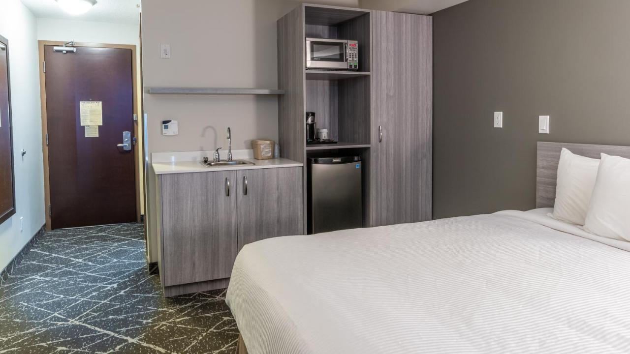 Microtel & By Wyndham Lloydminster